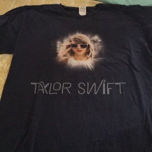 Taylor Swift t-shirt